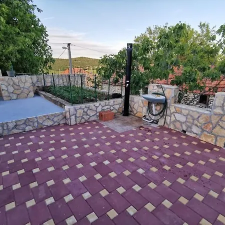 K-20879 Two Bedroom House With Terrace Kasic, بيت للعطل Kasic