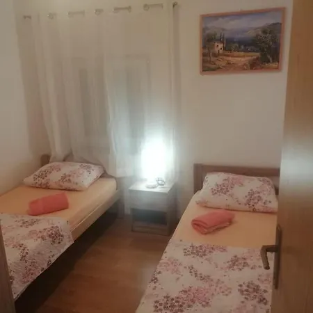 K-20879 Two Bedroom House With Terrace Kasic, بيت للعطل Kasic