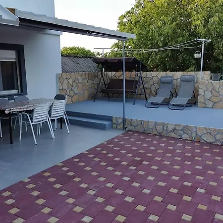 K-20879 Two Bedroom House With Terrace Kasic, بيت للعطل