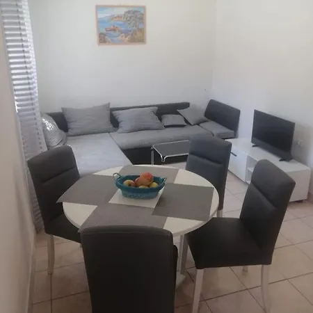 K-20879 Two Bedroom House With Terrace Kasic, * Kasic