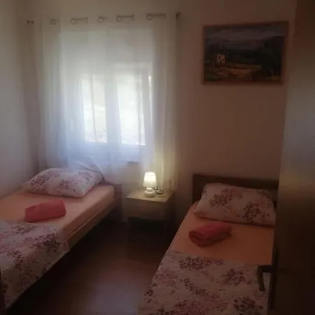 K-20879 Two Bedroom House With Terrace Kasic, بيت للعطل *